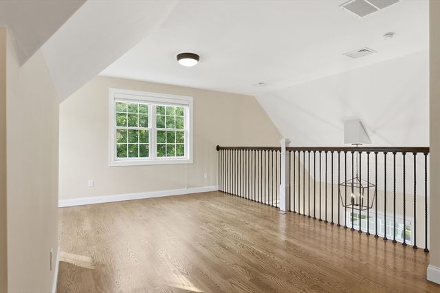 8 Cheevers Path 8, Bedford, MA 01730