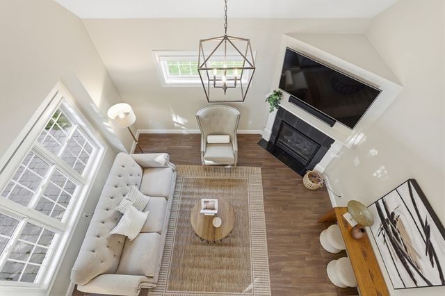 8 Cheevers Path 8, Bedford, MA 01730