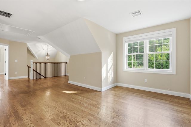 8 Cheevers Path 8, Bedford, MA 01730