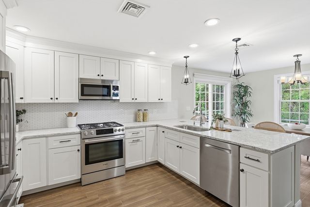 8 Cheevers Path 8, Bedford, MA 01730