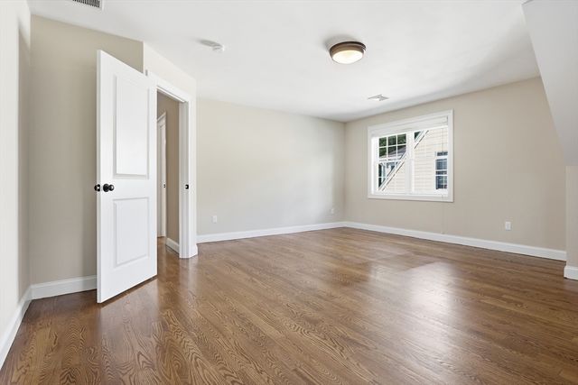 8 Cheevers Path 8, Bedford, MA 01730