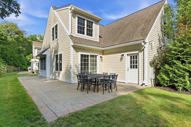8 Cheevers Path 8, Bedford, MA 01730