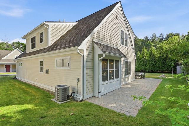 8 Cheevers Path 8, Bedford, MA 01730