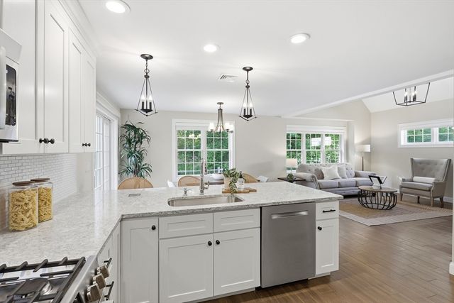 8 Cheevers Path 8, Bedford, MA 01730