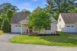 8 Cheevers Path 8, Bedford, MA 01730