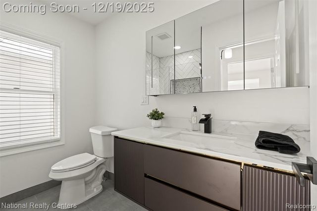 341 Tecumseh Street, Clawson, MI 48017