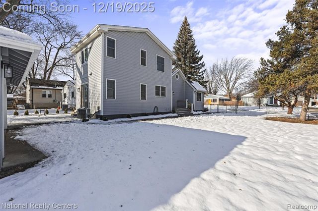 341 Tecumseh Street, Clawson, MI 48017