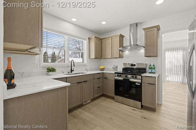 341 Tecumseh Street, Clawson, MI 48017