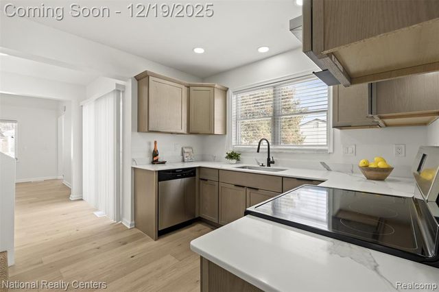 341 Tecumseh Street, Clawson, MI 48017