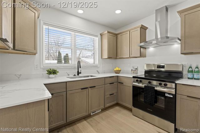 341 Tecumseh Street, Clawson, MI 48017