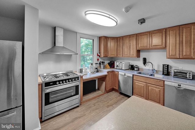 33 SIXTH AVE, Collegeville, PA 19426
