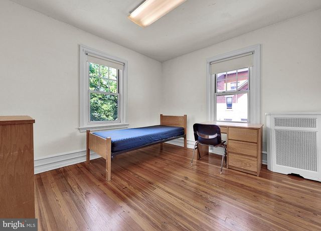33 SIXTH AVE, Collegeville, PA 19426