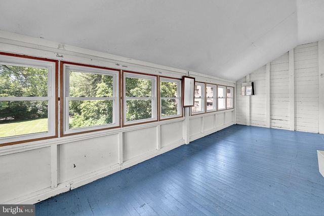 33 SIXTH AVE, Collegeville, PA 19426