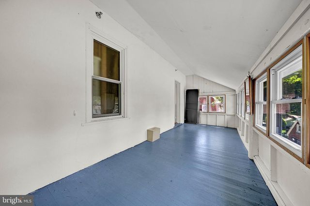 33 SIXTH AVE, Collegeville, PA 19426
