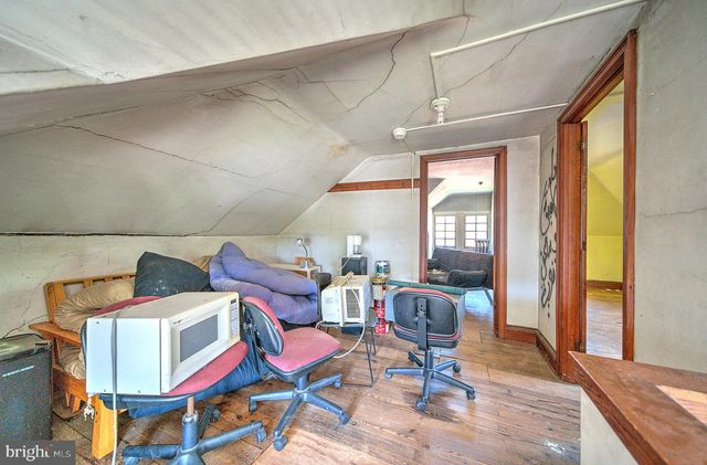 33 SIXTH AVE, Collegeville, PA 19426