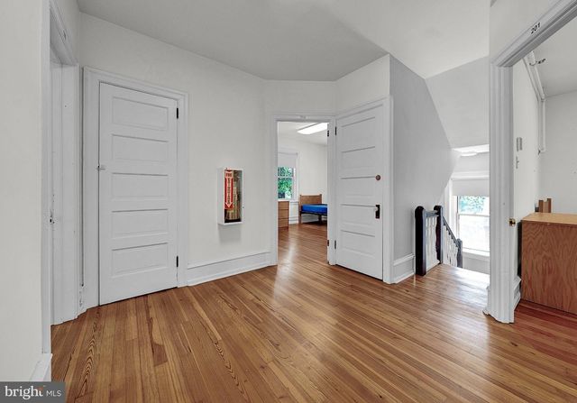 33 SIXTH AVE, Collegeville, PA 19426