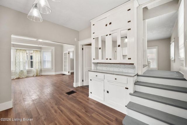 210 S 39th St, Louisville, KY 40212