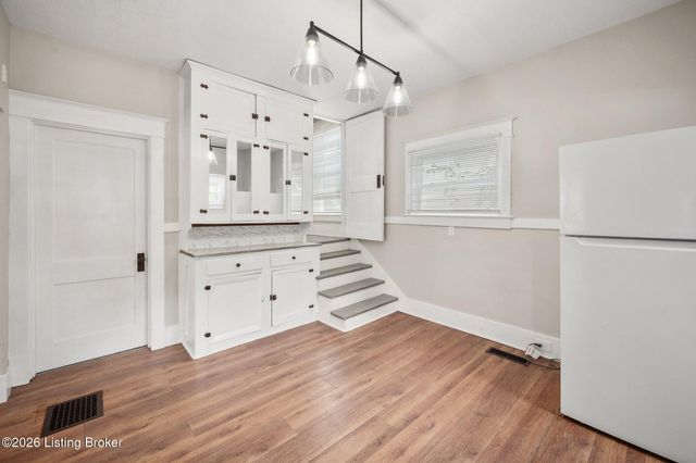 210 S 39th St, Louisville, KY 40212
