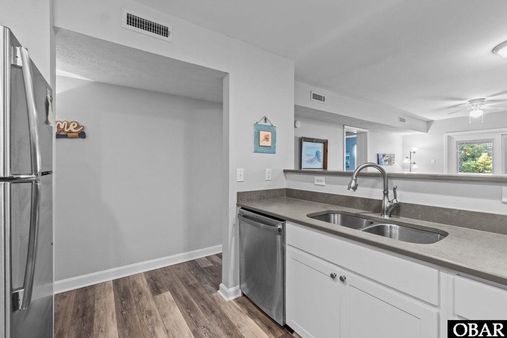 Image 8 of property listing at 627 Sand Fiddler Cir Unit B-1, Corolla, NC 27927