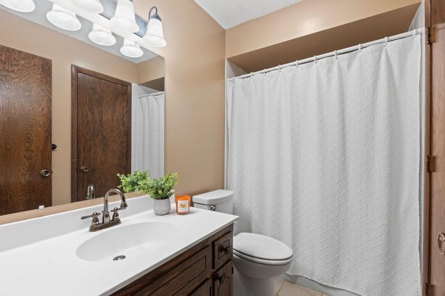 4135 Shirlee Lane S, Shoreview, MN 55126
