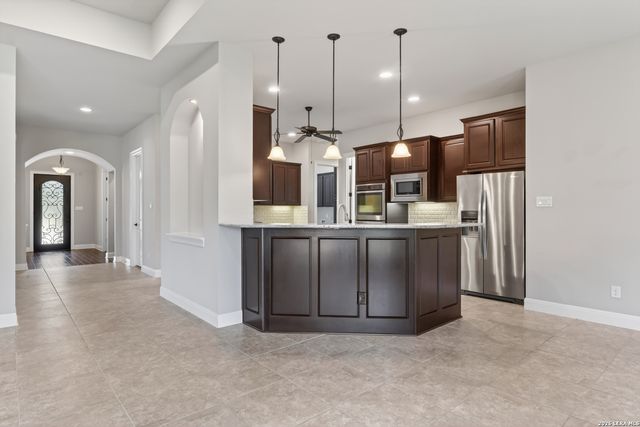 615 Geddington, Shavano Park, TX 78249