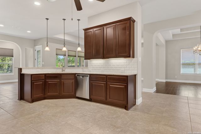 615 Geddington, Shavano Park, TX 78249