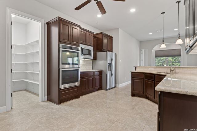 615 Geddington, Shavano Park, TX 78249