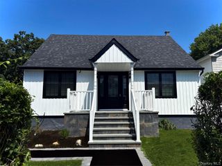 7 E Lakeland Street, Bay Shore, NY 11706