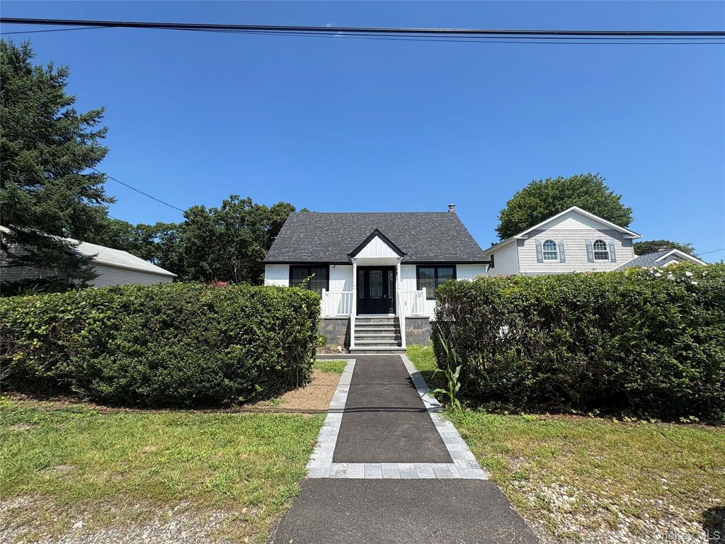 7 E Lakeland Street, Bay Shore, NY 11706 — photo 2