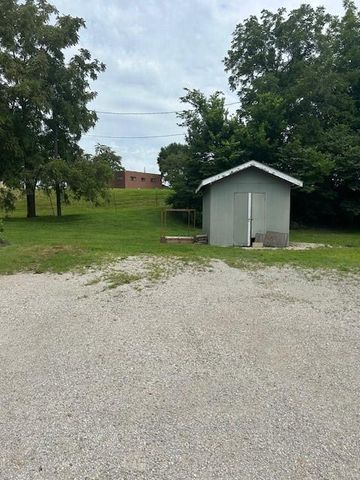 901-903 S Main Street, Lansing, KS 66043