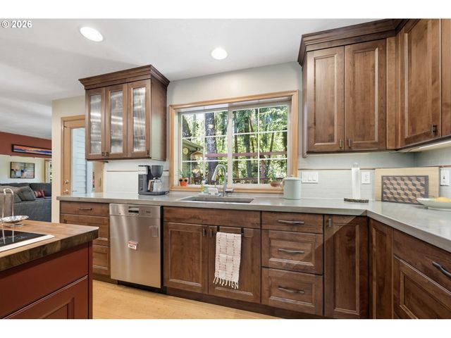 1894 W 27TH Pl, Eugene, OR 97405