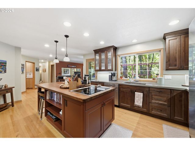 1894 W 27TH Pl, Eugene, OR 97405