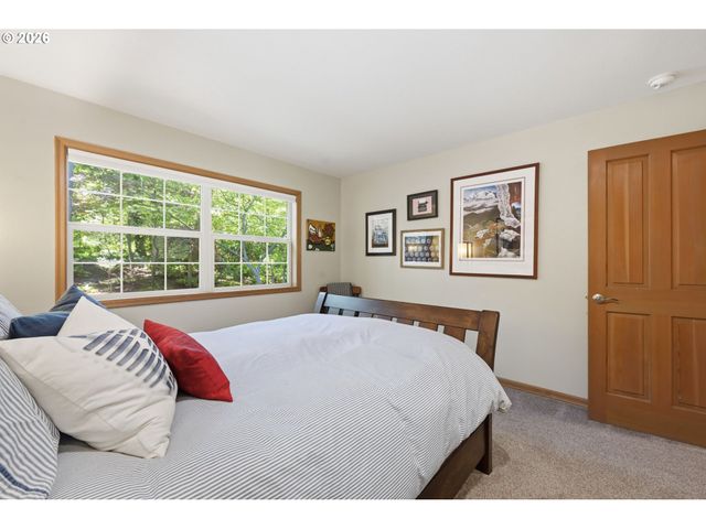 1894 W 27TH Pl, Eugene, OR 97405