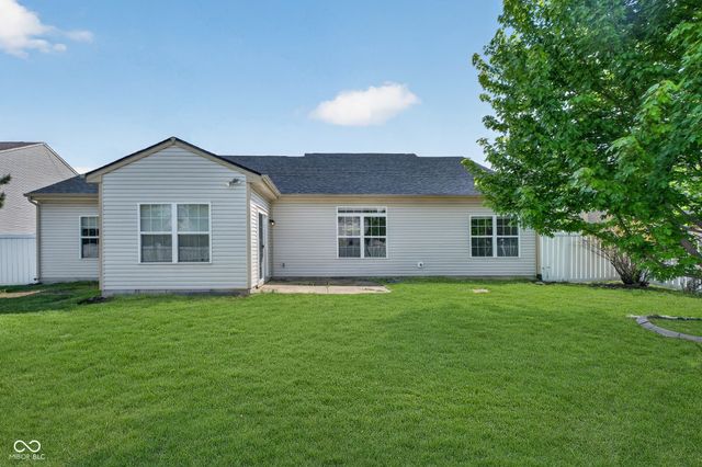 8662 Claverdon Lane, Avon, IN 46123