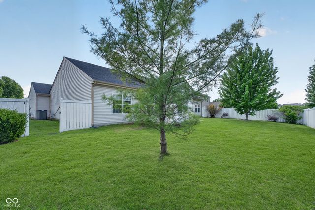 8662 Claverdon Lane, Avon, IN 46123