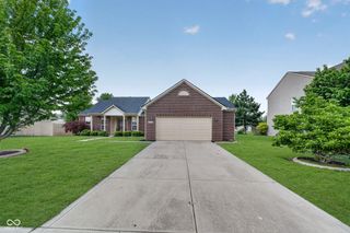 8662 Claverdon Lane, Avon, IN 46123