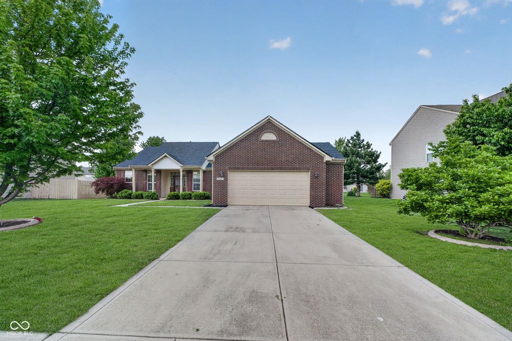 8662 Claverdon Lane, Avon, IN 46123