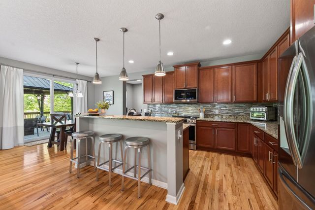 998 Inspiration Parkway N, Bayport, MN 55003