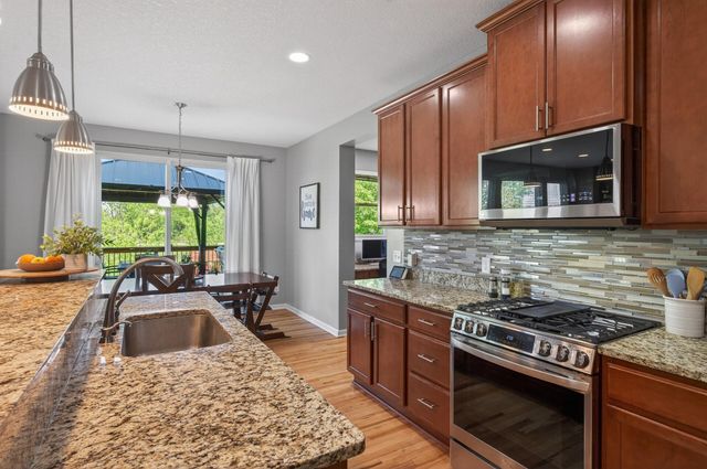 998 Inspiration Parkway N, Bayport, MN 55003