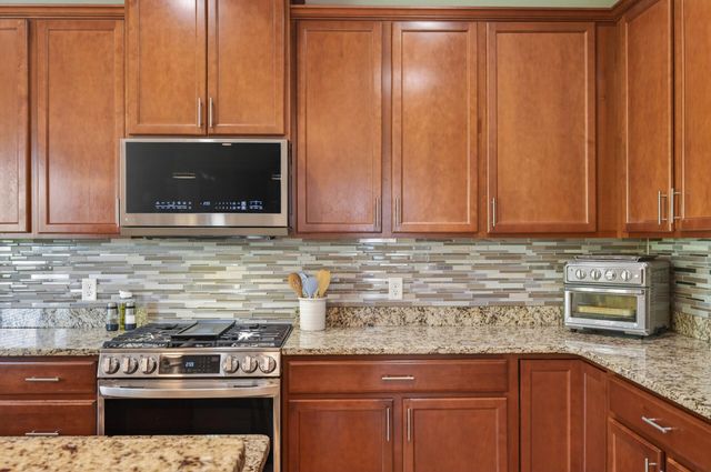 998 Inspiration Parkway N, Bayport, MN 55003