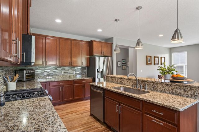 998 Inspiration Parkway N, Bayport, MN 55003