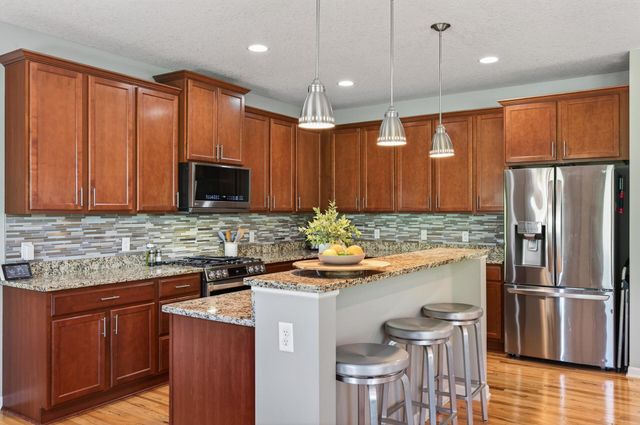 998 Inspiration Parkway N, Bayport, MN 55003
