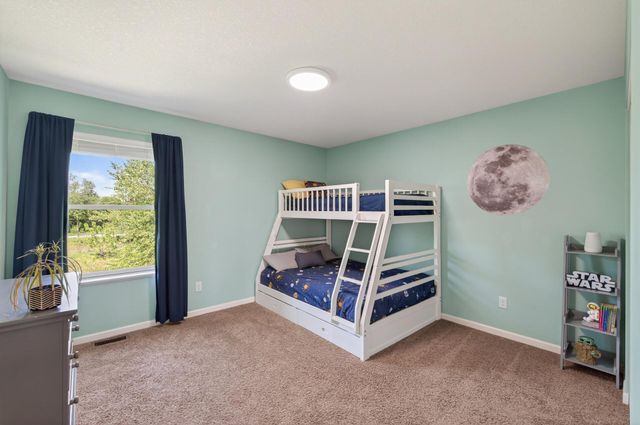 998 Inspiration Parkway N, Bayport, MN 55003