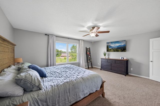 998 Inspiration Parkway N, Bayport, MN 55003