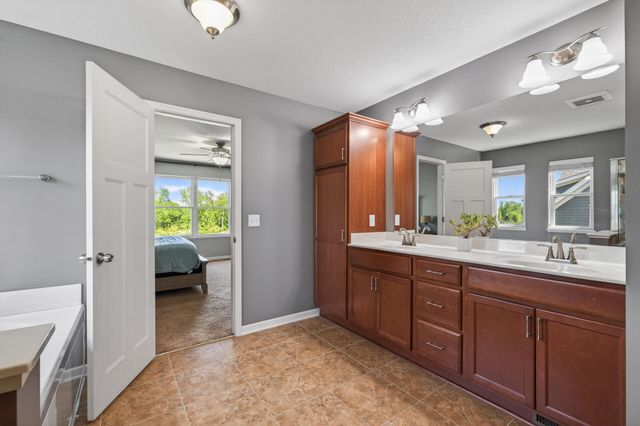 998 Inspiration Parkway N, Bayport, MN 55003