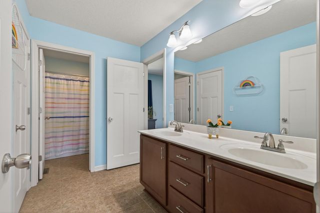 998 Inspiration Parkway N, Bayport, MN 55003