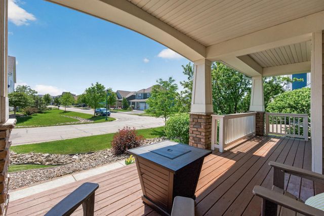 998 Inspiration Parkway N, Bayport, MN 55003