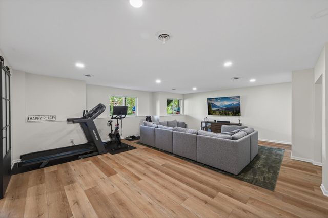 998 Inspiration Parkway N, Bayport, MN 55003