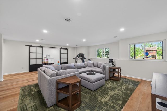 998 Inspiration Parkway N, Bayport, MN 55003