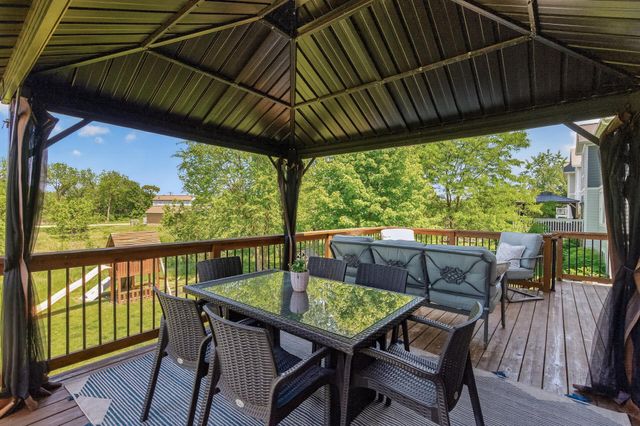 998 Inspiration Parkway N, Bayport, MN 55003